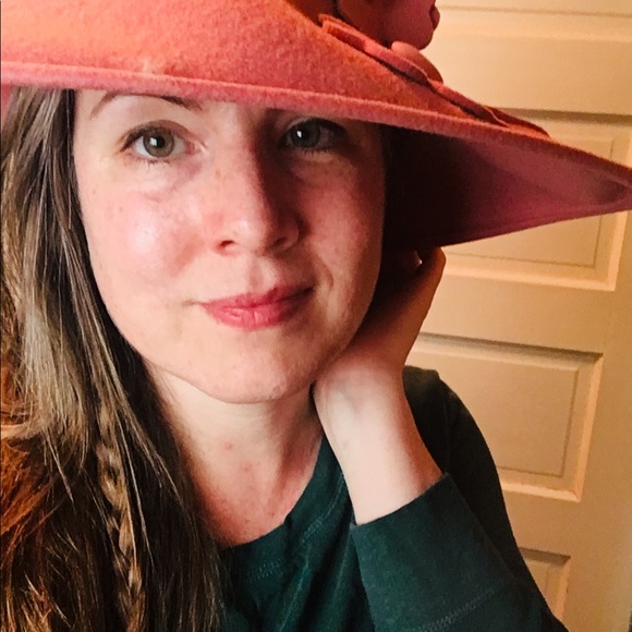 Meet your Posher, Kelly - Picture 3 of 3